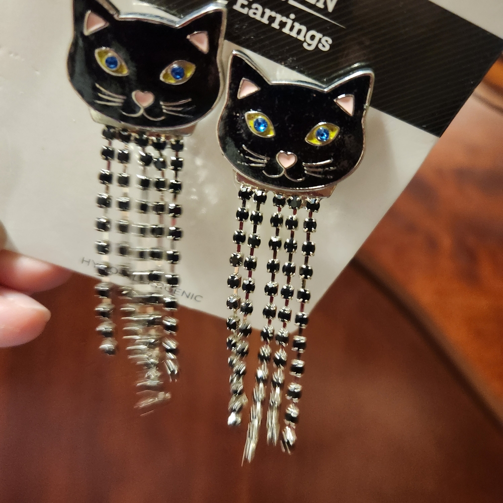 Black Cat Dangle Earrings Rhinestone Eyes Cute For Spooky Season Cat Lovers NWT - Picture 2 of 2